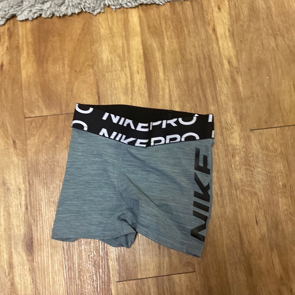 Nike pro grey